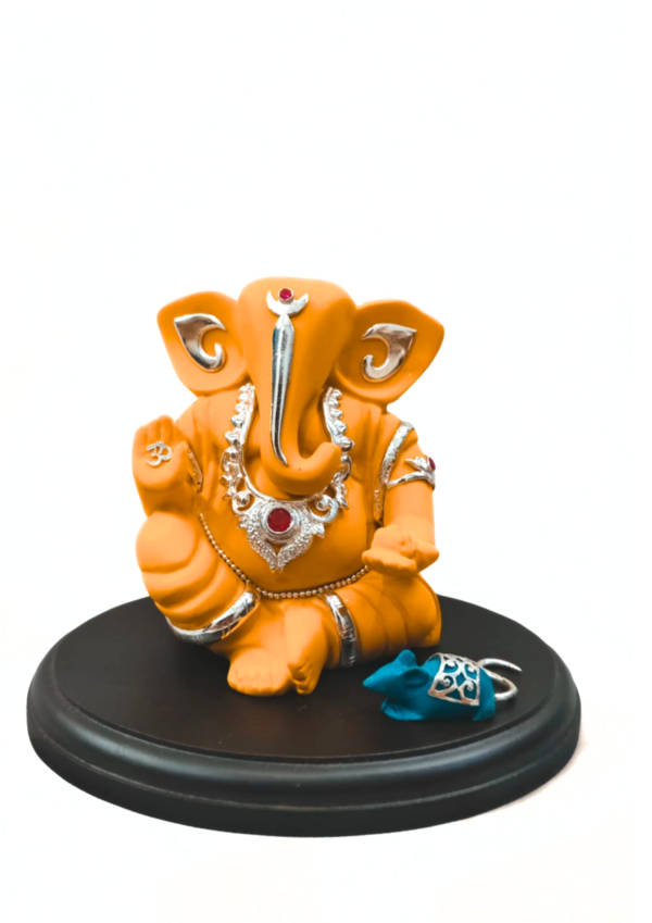 Ganesh Idol with Silver Detailing